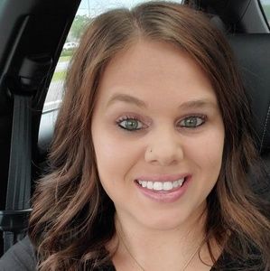 Meet your Posher, Leeann